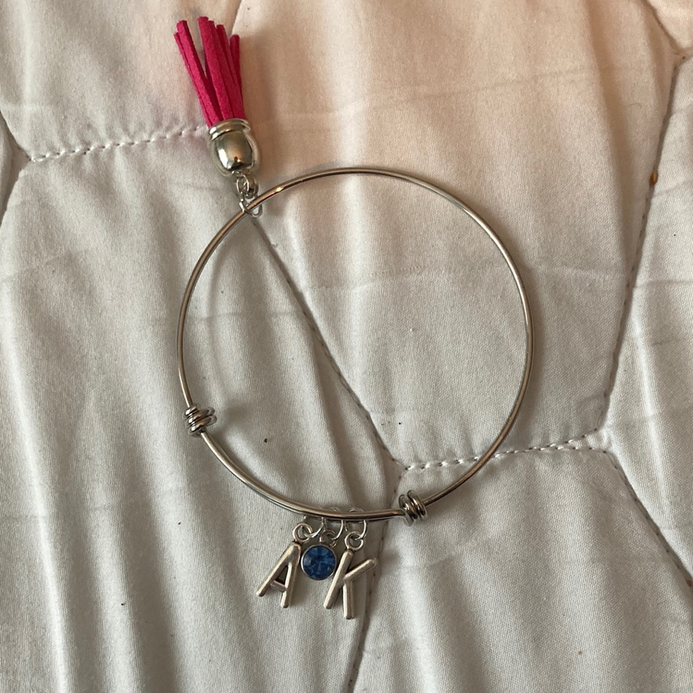 Custom silver adjustable initial bracelet - Picture 2 of 2